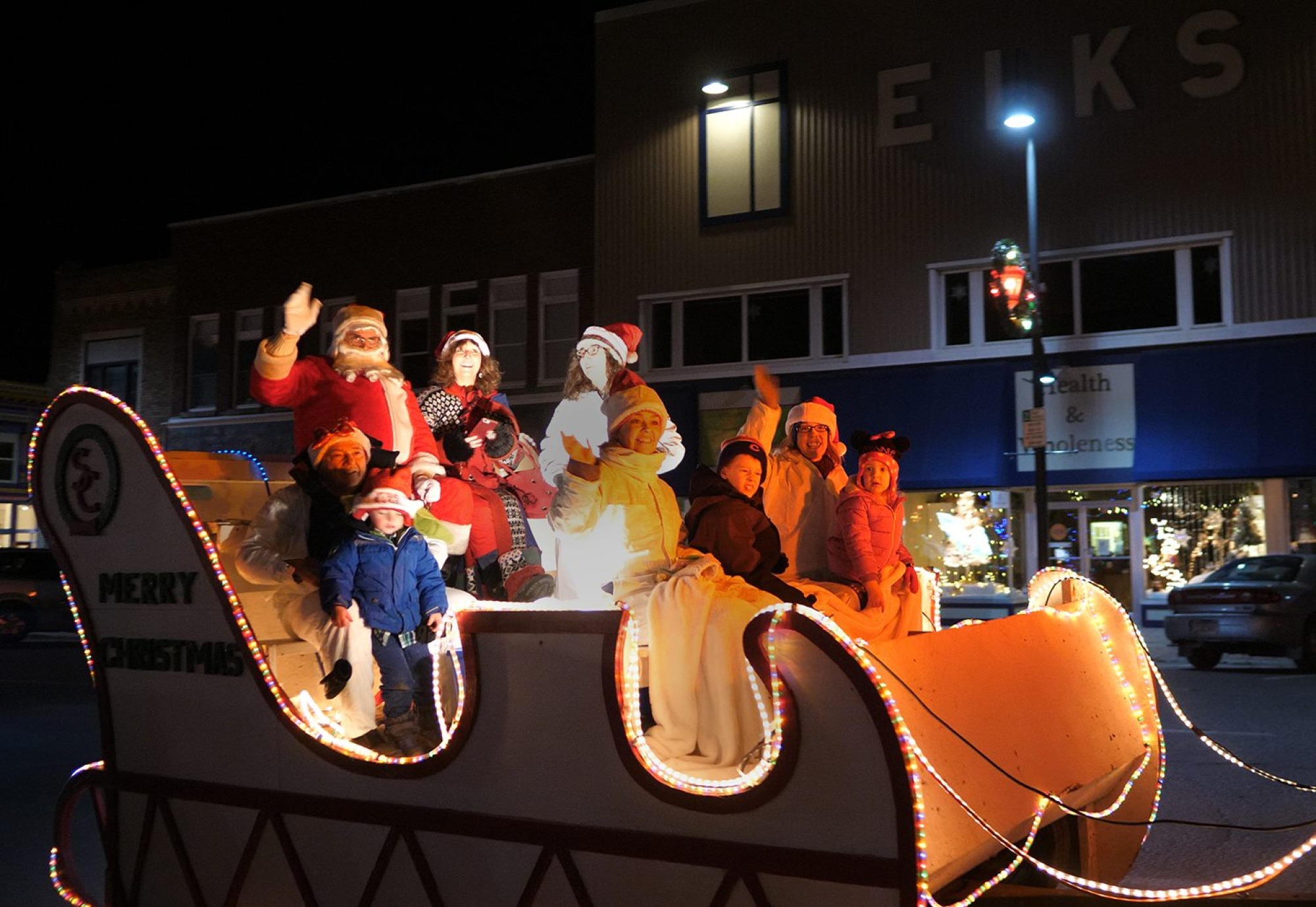 2022-christmas-eve-parade-rotary-club-of-fairfield-fairfield-iowa